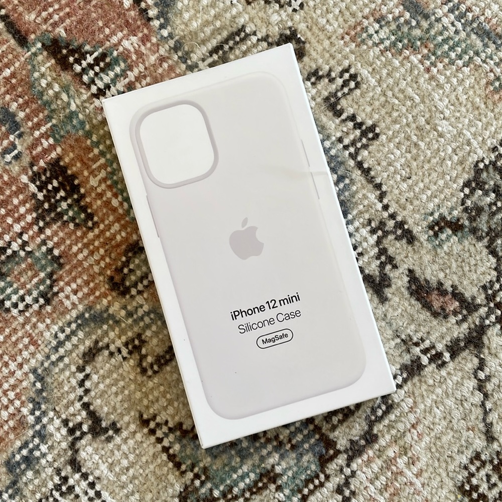 Brand New iPhone 12 mini Silicone Case in WHITE with MagSafe + FREE pink case